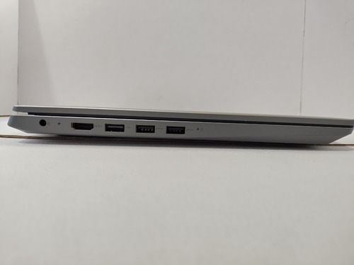 Computadora Laptop Lenovo Ideapad 3 14igl05 (Usado)