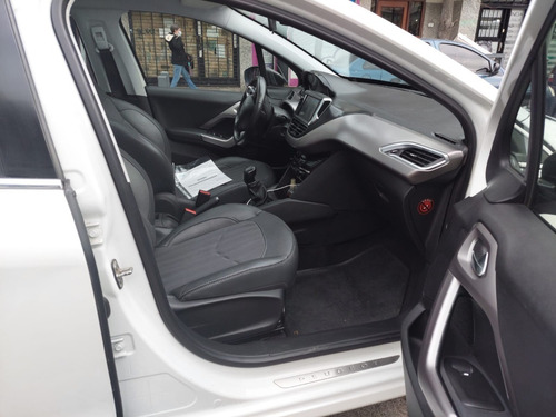 Imagen 16 de 17 de Peugeot 208 Feline 1.6 Mt 5 Ptas. / Nafta / 2016