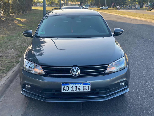 Imagen 4 de 7 de Volkswagen Vento 2017 1.4 Highline 150cv