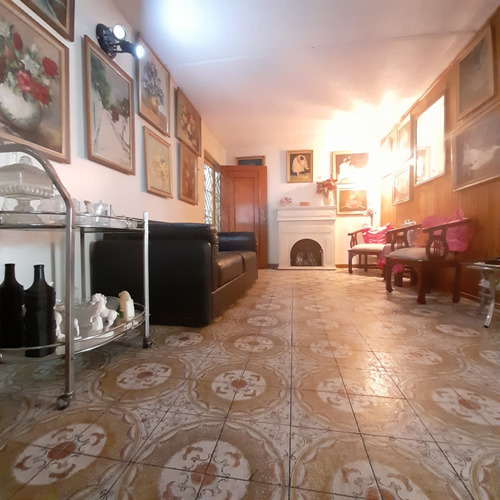 Imagen 2 de 8 de Apartamento En El Valle. Amoblado, Piso Bajo. Avenida Principal. Gran Oferta. Estacionamiento Techado Con Vigilancia. Gran Oportunidad