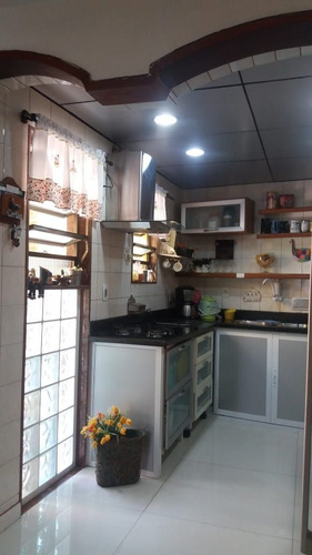 Casa De Condomínio À Venda Na Rua Carlos Ilidro, Bancários, Rio De Janeiro - Rj - Liv-8876