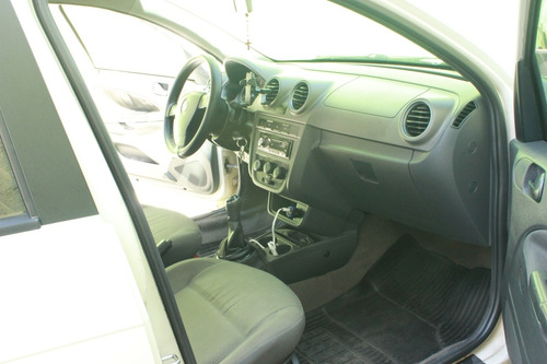 Volkswagen Voyage 2012 1.6 Vht Comfortline Total Flex 4p