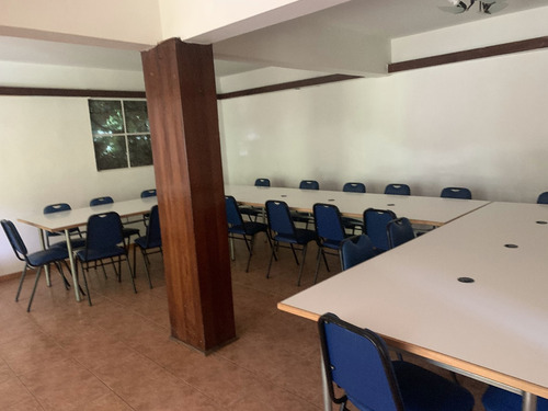 Se Arrienda Sitio Central Con Dos Casas
