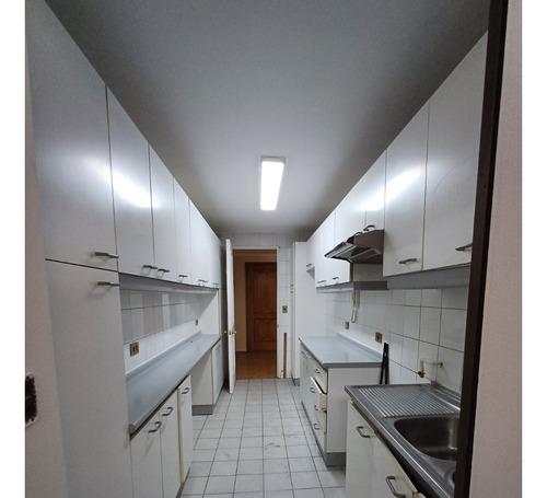 Amplio Dpto. 3 Dorm. Más Servicio, Clínica Tabancura