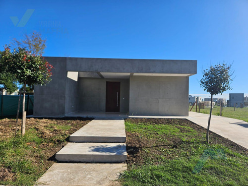 Casa En Venta 4 Ambientes - Barrio Cerrado Santa Elisa - Pilar Del Este -