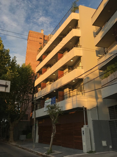 Imagen 2 de 11 de Cocheras Cubiertas En Centro De Tigre A Metros De Av. Italia