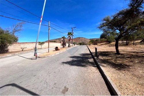 Venta Amplia Parcela En Condominio Consolidado