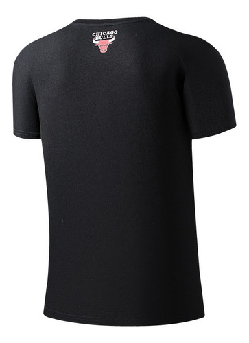 Imagen 3 de 6 de Polera Nba Urban Doodle Chicago Bulls Negro Hombre