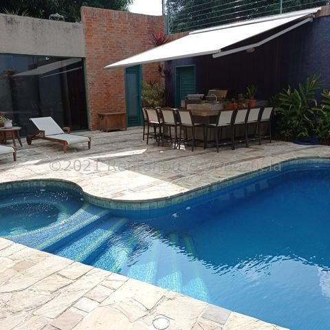 Imagen 8 de 14 de Casa Venta Tzas. Del Club Hípico Mls #22-7700 Hermosa Quinta Totalmente Remodelada, Con Hermosas Áreas Verdes, Sala De Juegos, Cuarto Para El Chofer O Vigilante.