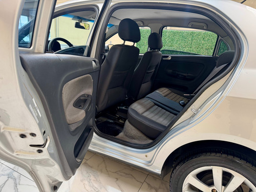 Volkswagen Voyage 1.6 Highline 101cv