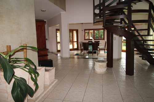 Imagem 4 de 20 de Hl-257 Casa Com 4 Suítes Muito Bem Iluminada E Salão De Jogos.