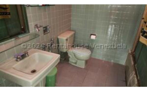 #24-17046 Amplia Y Comoda Casa En Lomas De Chuao
