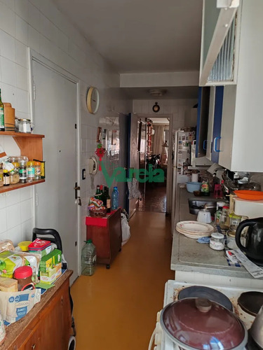 Venta Apartamento Pocitos, 3 Dormitorios, Servicio, 3 Baños, Garage