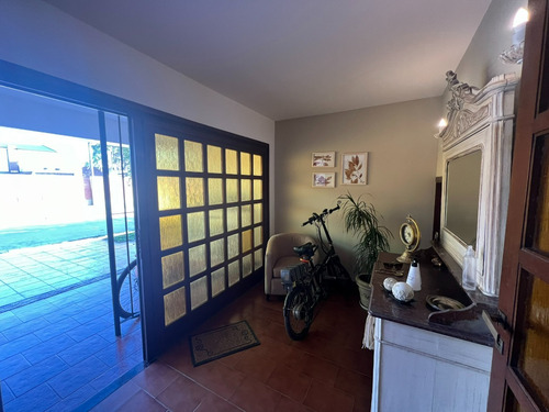 Amplia Vivienda Con Excelentes Comodidades Proxima Al Centro De La Ciudad