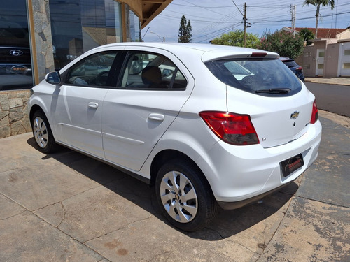 Chevrolet Onix ONIX HATCH LT 1.4 8V FlexPower 5p Mec.