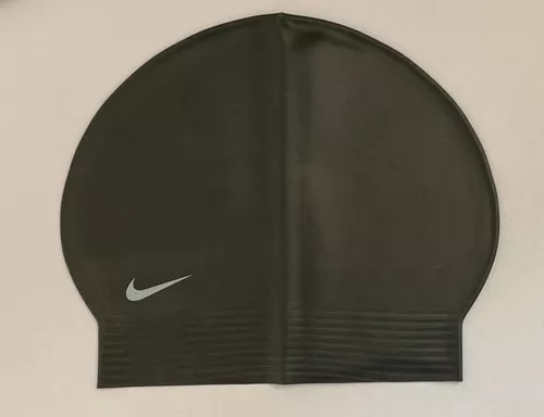 Cómo ponerse una gorra de natación. Nike