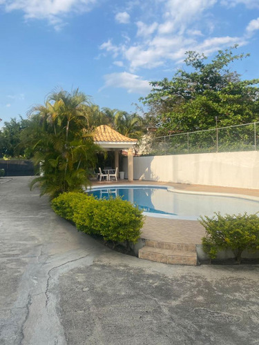 Vendo Casa En Residencial Cerrado De 6 Casas En Juan Dolio. A 5 Minutos De La Playa