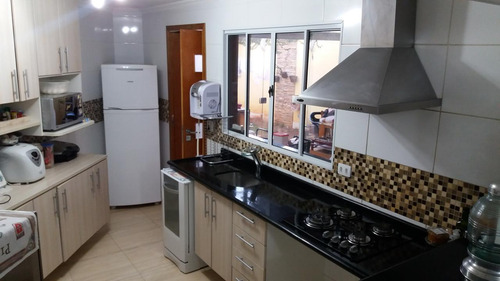 Casa Sobrado De 3 Quartos Com Garagem Bem Localizada