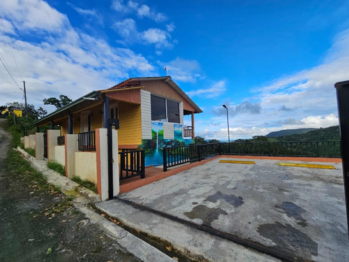 Se Vende Hermosa Villa En Loma De Jaya, San Fco. De Macoris