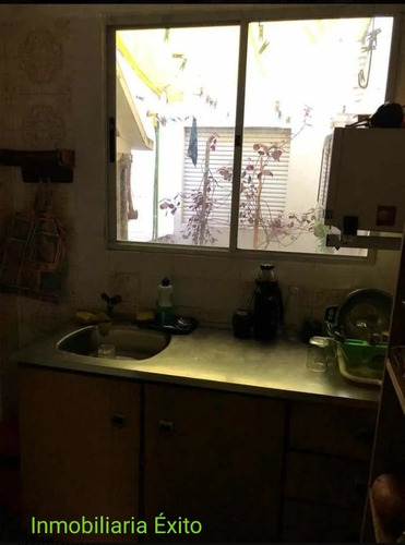 Se Vende Casa 100m2, Uruguayana Y Agraciada. 3 Dorm Y Patio