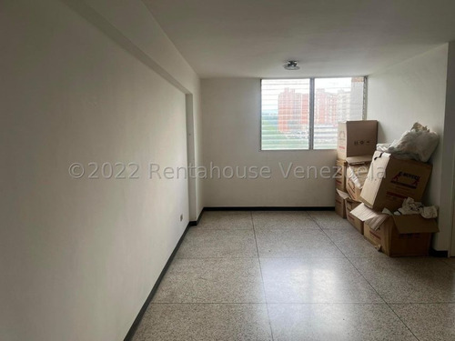 Venta De Amplio Apartamento En Santa Paula Mls 23-14745 