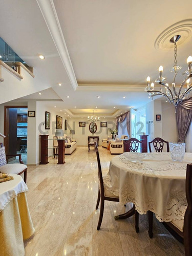 Casa En Venta Los Castores Totalmente Remodelada, Amoblada Acabados De Lujo.