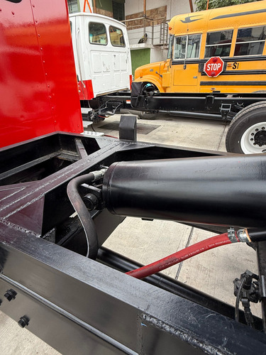 Camión Volteo 7 M3 Kenworth T300.
