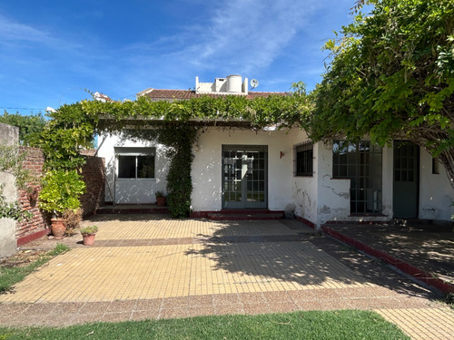 Venta Casa 4 Dormitorios Centro Sudeste Con Cochera