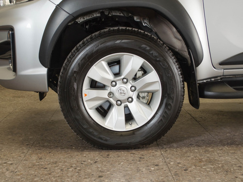 Imagen 18 de 20 de Toyota Hilux 2.8 Cd Srv 177cv 4x2