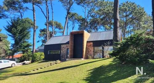 Vende Casa De 3 Dormitorios En San Rafael, Punta Del Este