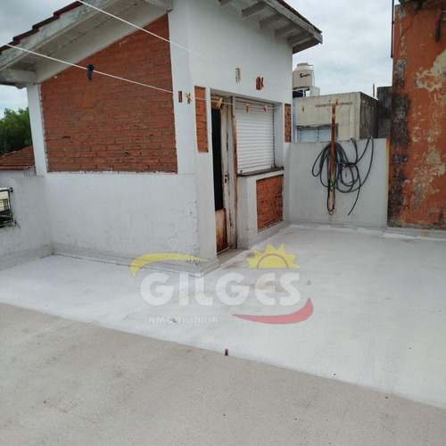 Venta De Casa 5 Amb. En Ramos Mejia Con Fdo. Con Quincho
