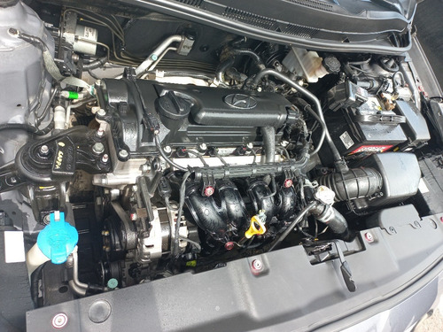 Imagen 6 de 11 de Hyundai Accent Blue