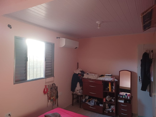 Casa No Interior Com Edícula.