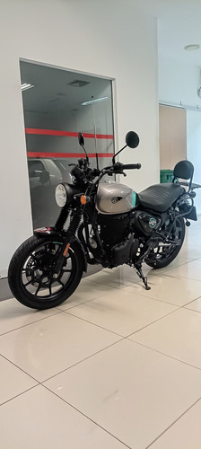 Royal Enfield Hunter 350 Custom