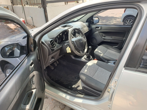 Imagen 13 de 20 de Ford Fiesta Max 1.6 Ambiente Plus Con Gnc