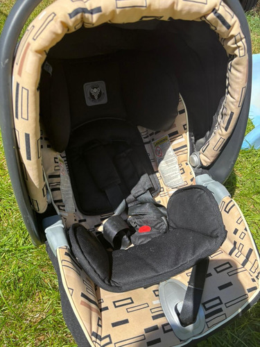 Peg Perego Pliko P3 - Huevito Para Auto Usado Pliko P3 Negro Y Beige (Usado)