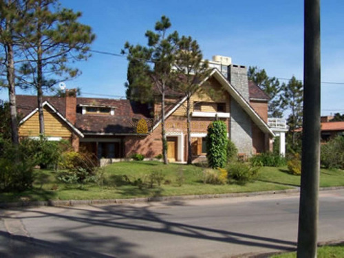 Muy Buena Casa En Mansa A La Venta, Permuta Por Menor Valor En Buenos Aires- Ref: 2572