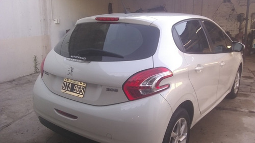 Peugeot 208 1.5 Allure Touchscreen 2014