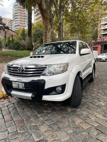 Toyota Hilux SW4 3.0 Srv Cuero I 171cv 4x4 5at