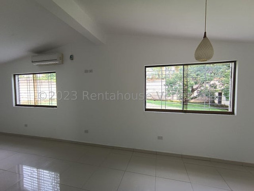 Casa En Venta En Colinas De Guataparo Valencia Mm Carabobo Con Patio Jardin Vigilancia Y Agua De Manantial