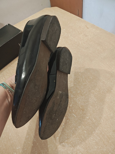 Mocasines De Charol Paruolo Con Bordado En Amarillo (Usado)