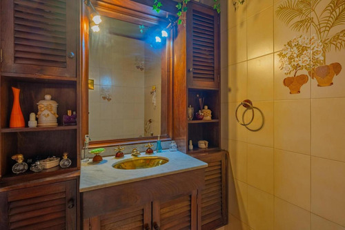 Casa En Venta - 3 Dormitorios 4 Baños - Mar Del Plata