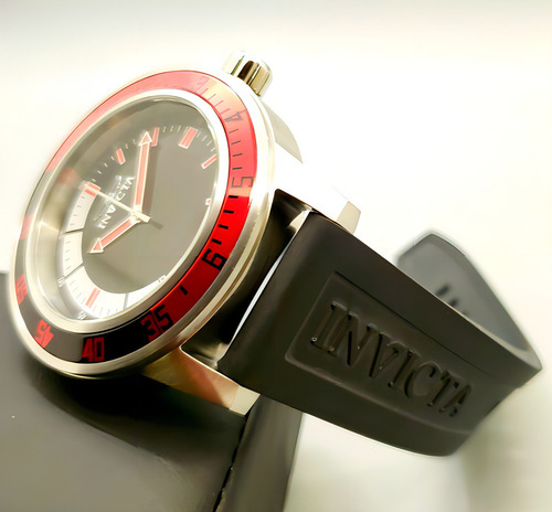 Reloj Invicta Specialty 12845 chapado en plata Cx, 45 mm, correa roja, color bisel negro y rojo, color de fondo blanco y negro