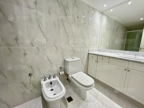 Venta Apartamento 2 Dormitorios. Playa Mansa, Punta Del Este.