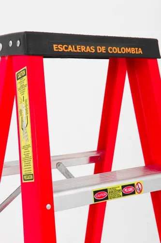 Escalera Fibra Vidrio Tijera 3 Pasos / 0.9 Mts 136 Kg