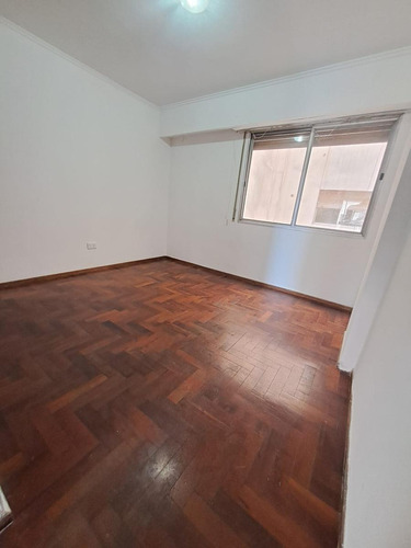 Departamento En Venta 2 Dormitorios Con Balcón. Centro. Sobre Vélez Sarfield