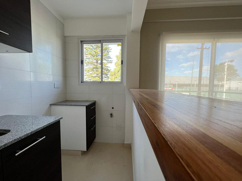 Departamento De Tres Ambientes En Venta En Sarandi