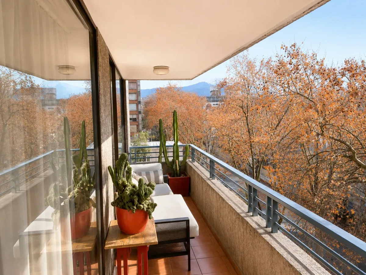 Imagen 2 de 10 de Amplio Y Con Gran Terraza, En Barrio Silencioso!!