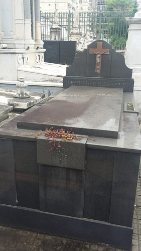 Vendo Carneira 3 Gavetas Cemitério São João Batista Rj
