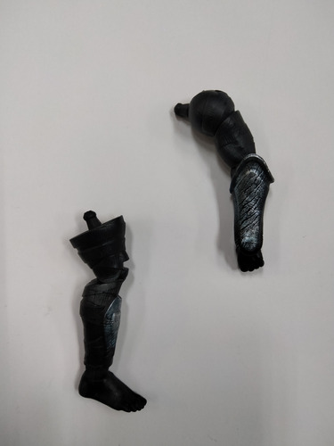 Dc Multiverse Ares Cnc, Pierna Derecha Y Brazo Izquierdo (2) (Usado)